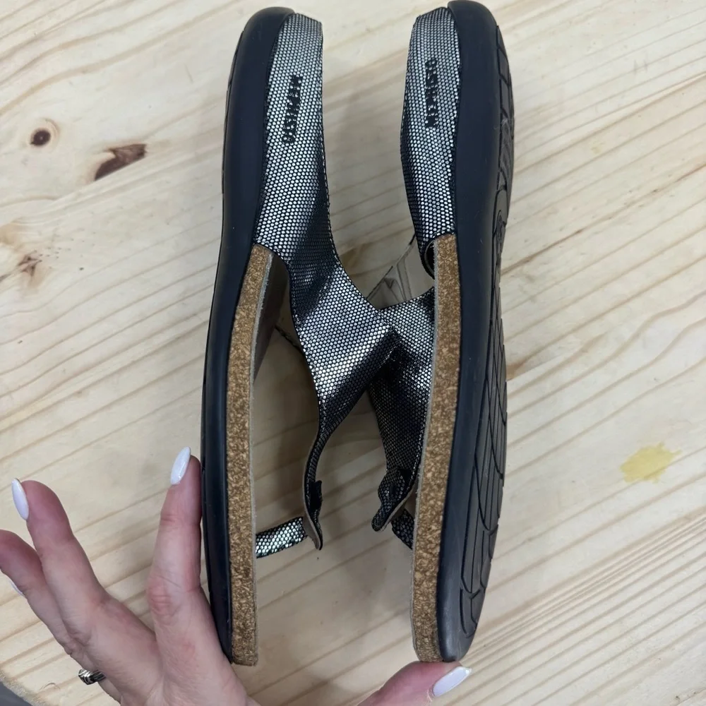 Mephisto Agacia T-Strap Flip-Flop Sandal Pewter Silver Metallic Leather EU 41